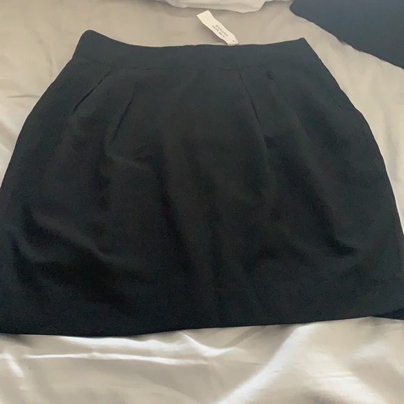 Stunning pleated black skirt. Unworn with tags - Picture 4 of 4
